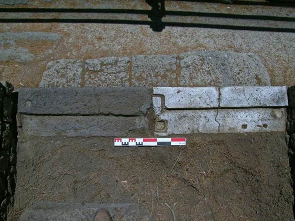 V.33, Herculaneum. May 2006. Threshold of entrance doorway. Photo courtesy of Nicolas Monteix.